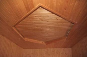 Výška stropu v lázni: optimální řešení
