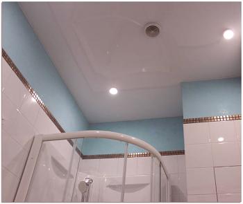 Stretch stropy v koupelně - specifika instalace vlastníma rukama