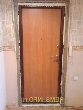 Инсталиране на входната врата към апартамента: снимка с инструкции