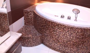 Mozaika do koupelny: foto příklady, typy materiálů a styling