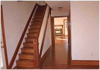 Стълби към втория етаж в къщата: видове и характеристики на конструкциите
