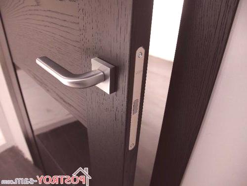 Opravte dveřní kliky vnitřních dveří rukama