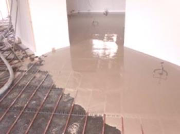 Vše o betonové podlaze potěr: minimální tloušťka, kolik suší, zařízení na dřevěnou podlahu