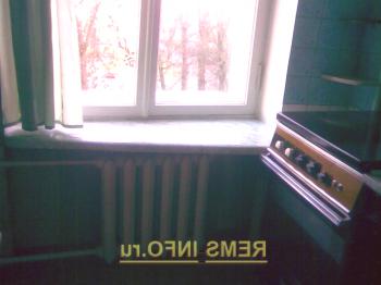 Смяна на пластмасов прозоречен перваз върху дървена: добавете плот в кухнята
