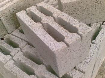 Гараж от разширени глинени блокове - евтини и ядосани!