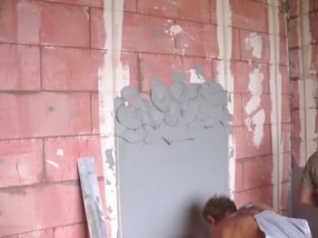 Мазилка на стените с маяци: пълно ръководство за изравняване на стени по мокър начин