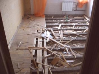 Oprava dřevěné podlahy vlastníma rukama: hlavní a částečná
