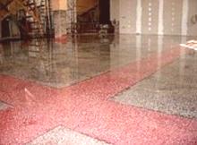 Mozaikové podlahy z mramorových drobků