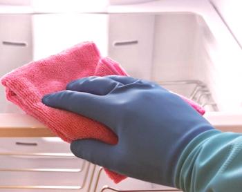 Než umýt ledničku: domácí chemii a lidové prostředky