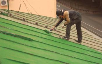 Barva pro pozinkovanou střechu: jak a jak malovat střechu, fotografické příklady a video