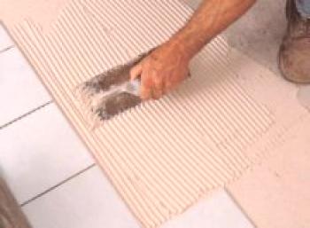 Ръководството за полагане на плочки на пода е извадка от работата