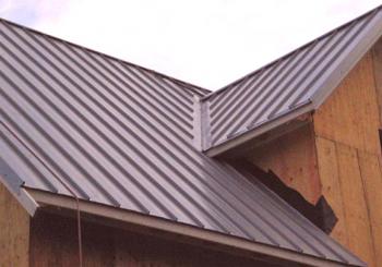 Minimální sklon střechy profilového plechu pro jednokřídlou střechu, fotografie a video