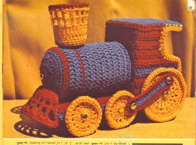Плетени играчки са схема на локомотив