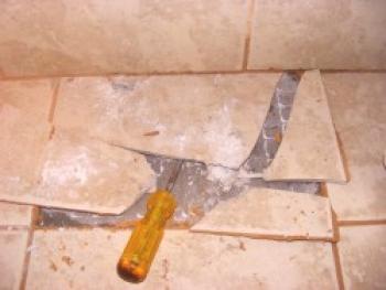 Как да премахнете стара плочка в банята: от стените и пода, инструкцията