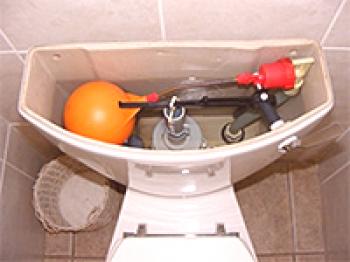 Zařízení mechanismu vypouštěcí nádrže pro toaletu