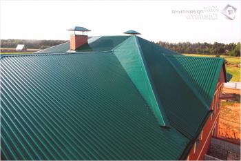 Jak zakrýt střechu vlnitou lepenkou vlastními rukama - výroba střechy z vlnité lepenky + foto