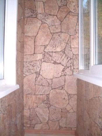 Vnitřní výzdoba balkonů kamene: volíme přírodní nebo umělé