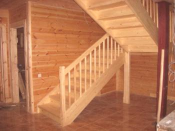 Jak malovat dřevěné schody - technologie lakování