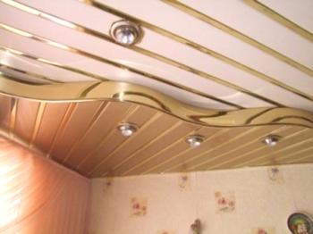 Příklady použití železničních žlabů v interiéru: symbióza praktičnosti a estetiky