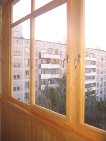 Dřevěné zasklení balkonů: seznam materiálů, instalace krok za krokem