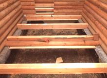 Черновият под в дървена къща: направете солидна лагунна основа за чисто покритие