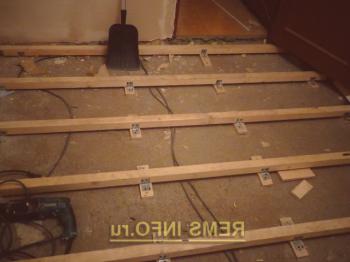 Oprava podlahy v Chruščově: dřevěná podlaha s následným pokládkou laminátu