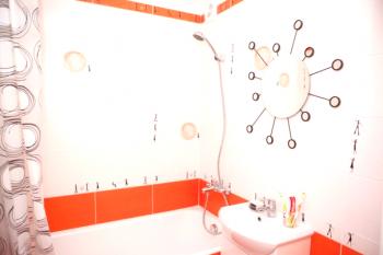 Дизайн на малка снимка баня от различни ъгли