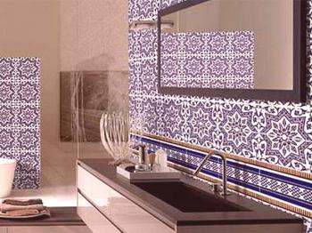 Дизайн на плочки за баня: запознайте се с видовете материали и изберете правилното цветово решение.