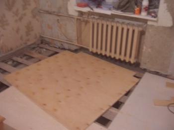Vyrovnání dřevěné podlahy: jak vyrovnat podlahu pod laminátem nebo linoleum pro dokonalý výsledek