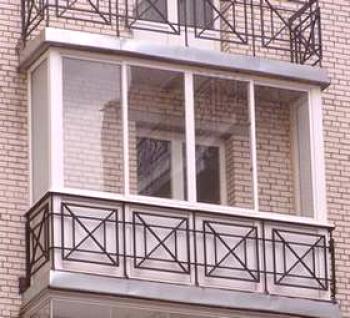 Zasteklitev balkonov in lož: primerjava cen in kakovosti