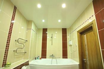 Stretch strop u kupaonici: instalacija faze