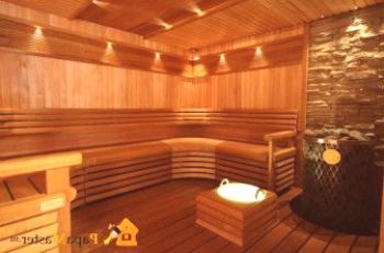 Какви характеристики на настилката за дървена баня трябва да се вземат предвид по време на строителството