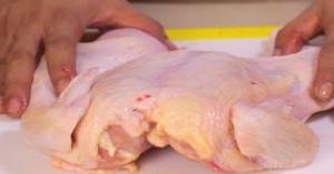 Kako se nositi s dijelom s piletinom: opći savjeti za obradu piletine