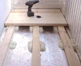 Izolace podlahy na balkóně: instalace systému s tepelným izolátorem
