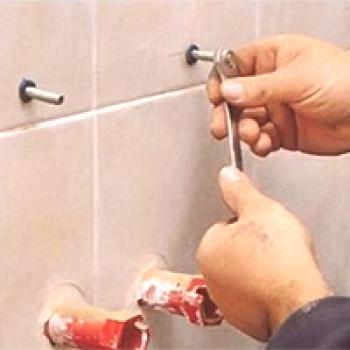Как да се фиксира мивката към стената: инструкция за инсталация стъпка по стъпка