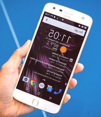 Mini-recenze smartphone Moto Z Play