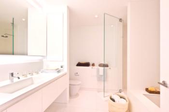 Bílá koupelna design: fotografie, barevné kombinace, tipy