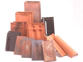 Typy a vlastnosti keramických střešních tašek