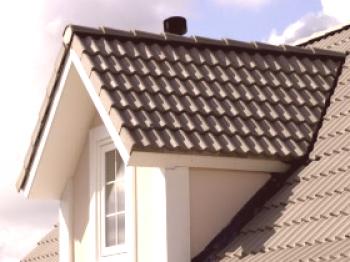 Střecha z pružné dlaždice nebo zařízení z přírodní keramiky