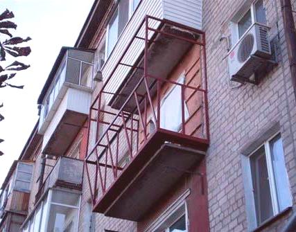 Izolace balkonu v Chruščově: nový rám, návod na izolaci