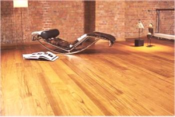 Oprava dřevěné podlahy: užitečné tipy pro práci