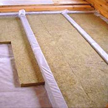 Как да се изолират етаж в дървена къща: материали и технологии