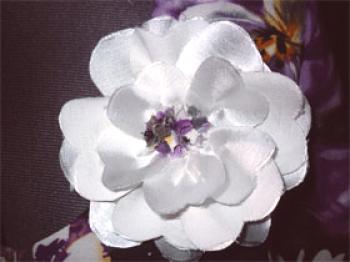 Vyrobíme krásnou květinu z džínoviny