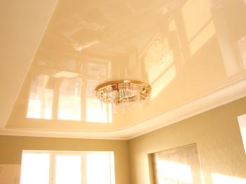 Správná technologie montáže napínacích stropů v bytě.