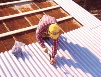 Jak vyrobit střechu s vlastními rukama, jaký materiál si vybrat, detailní video a fotografii