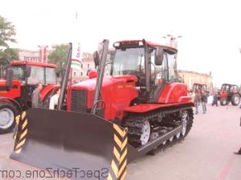 Vlastnosti pásového traktoru Caterpillar model 2103 a 1502