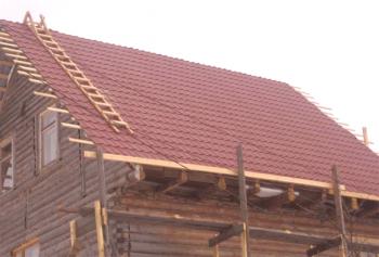 Zařízení střechy z kovové dlaždice a střešní dort - instrukce, fotografie + video příklady