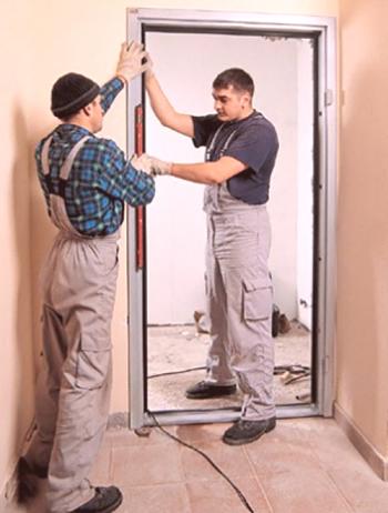Samonosná montáž kovových dveří na cihlový, pěnový beton a dřevo