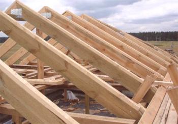 Изчисляване на дървените греди на тавана: устройството и структурата, припокриването между етажите на метални греди, фото и видео инструкции