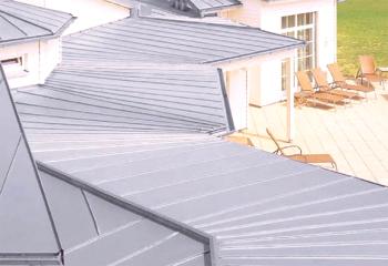 Устройството и ремонтът на поцинкования покрив, как да се направи инсталацията, теглото на поцинкования лист, как да се оборудва покривната престилка, фото и видео инструкции
